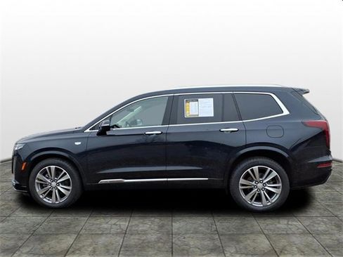 Used 2022 Cadillac XT6 Premium Luxury w/ Technology Package image 2