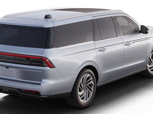New 2025 Lincoln Navigator L Reserve image 3