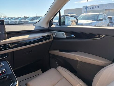 Used 2023 Lincoln Nautilus Reserve w/ Equipment Group 202A image 17