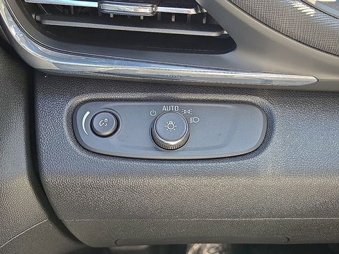 Used 2025 Buick Envista Preferred w/ Convenience I Package FWD image 23