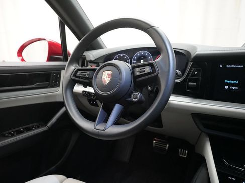 Certified 2025 Porsche Cayenne S AWD/4WD image 17