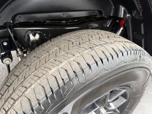 Used 2025 Jeep Gladiator Willys image 41