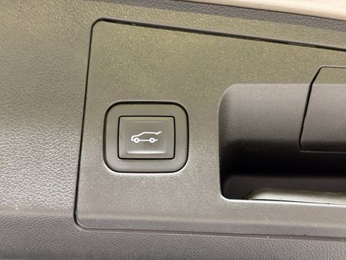 Used 2025 Cadillac XT4 Sport w/ LPO, Onyx Lite Package FWD image 14