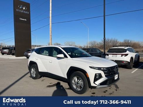 New 2025 Hyundai Tucson SE image 3