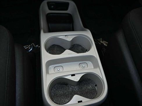 Used 2023 Chrysler Voyager LX FWD image 13