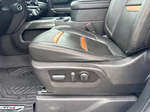 Used 2022 GMC Sierra 1500 AT4 w/ AT4 Premium Package AWD/4WD image 18