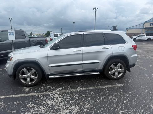 Used 2013 Jeep Grand Cherokee Overland w/ Trailer Tow Group RWD image 4