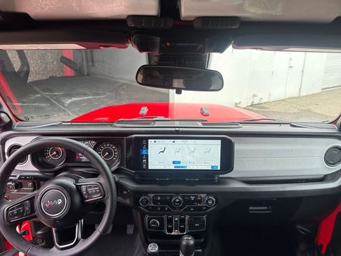 Used 2025 Jeep Wrangler Sport S image 33