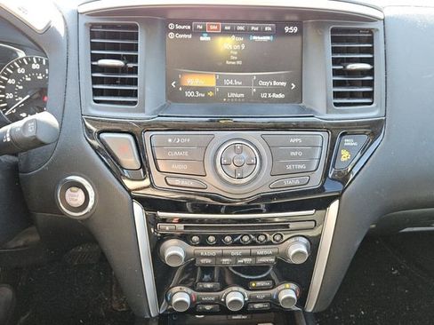 Used 2020 Nissan Pathfinder S image 8