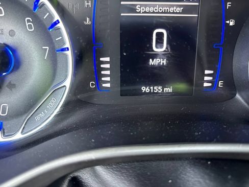 Used 2020 Chrysler Pacifica Touring-L FWD image 16