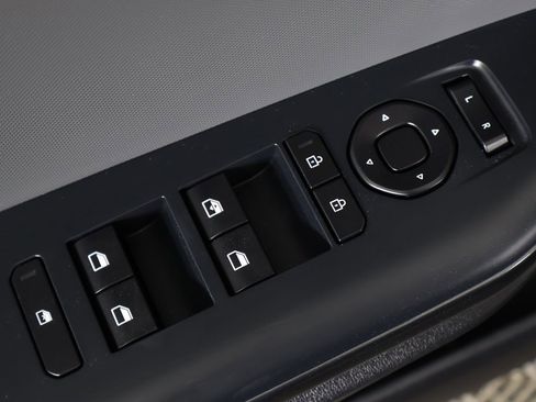 Used 2025 Kia K4 LX image 32