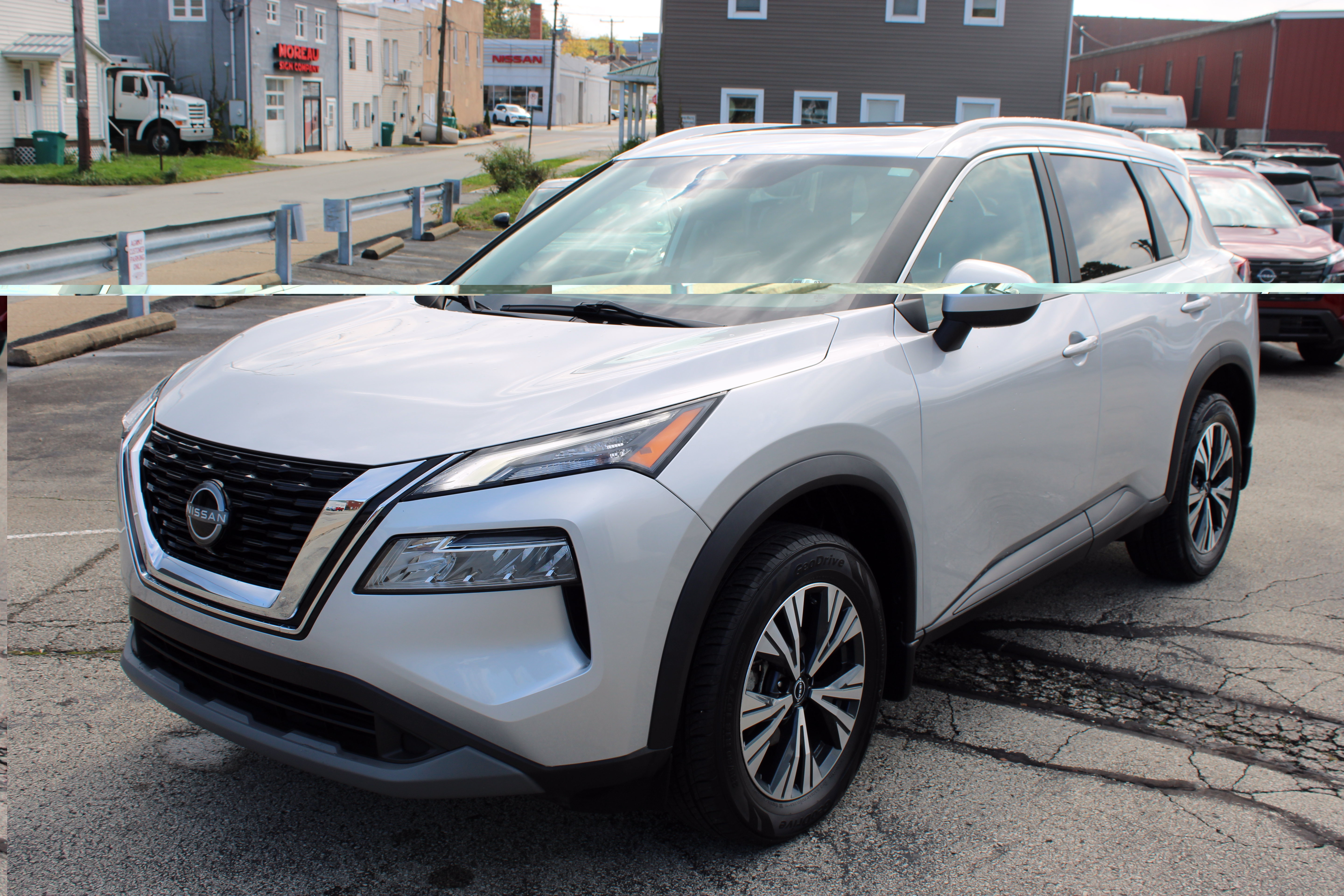 Certified 2023 Nissan Rogue SV w/ SV Premium B Package AWD/4WD image 1