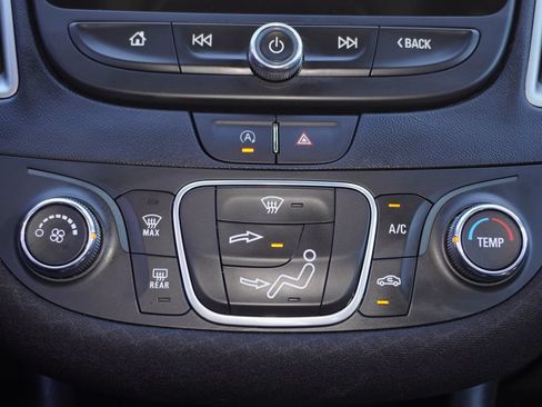 Used 2025 Chevrolet Malibu RS FWD image 17