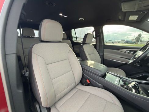 Used 2024 Chevrolet Traverse LT w/ Enhanced Driving Package image 37