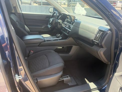 Used 2024 Nissan Pathfinder SV FWD image 16