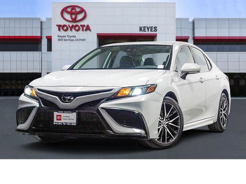 Certified 2023 Toyota Camry SE image 1