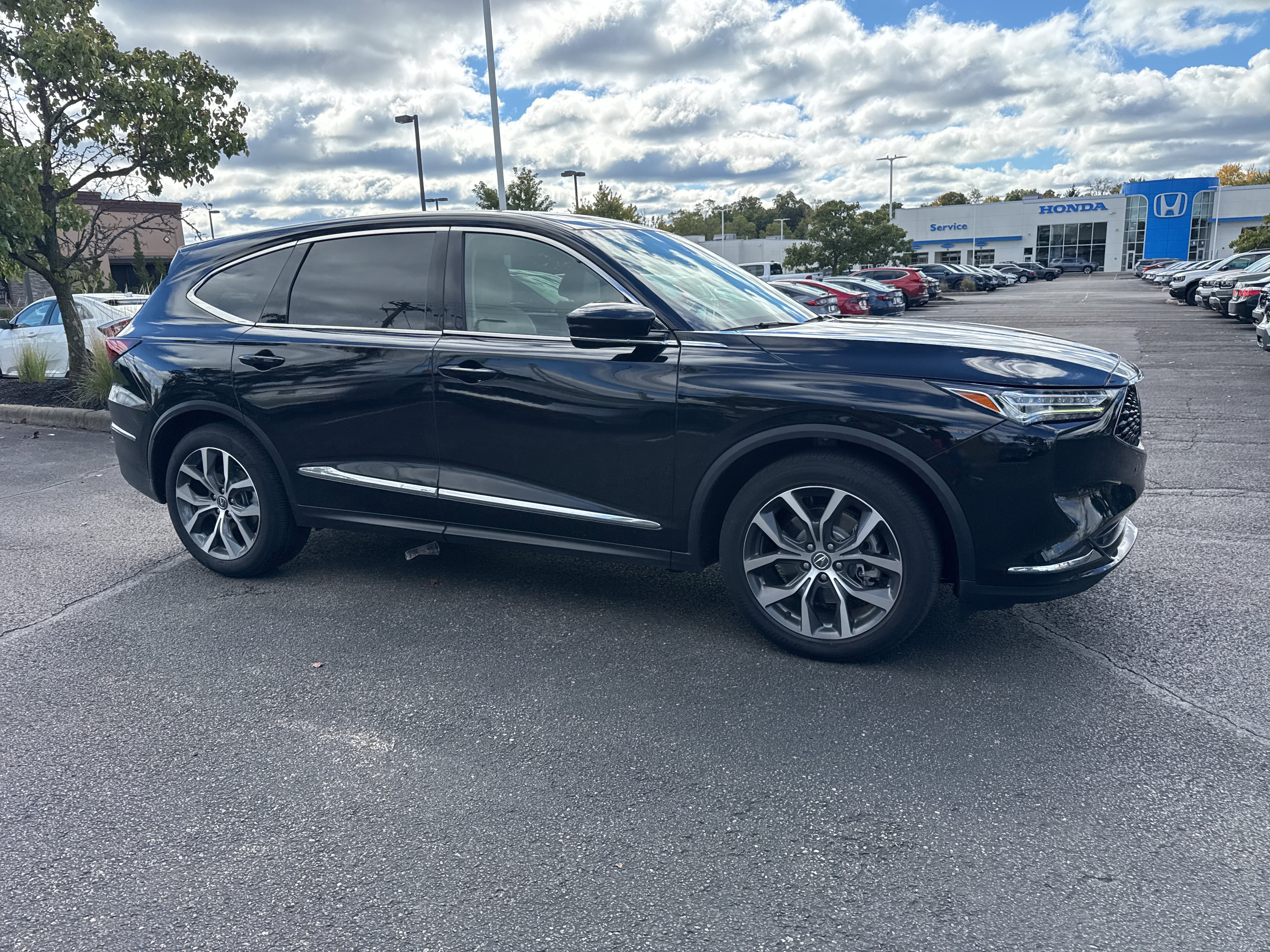 Used 2023 Acura MDX w/ Technology Package AWD/4WD image 27