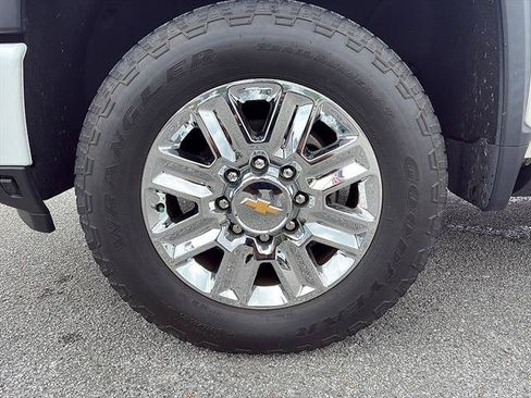 Used 2024 Chevrolet Silverado 2500 High Country w/ High Country Premium Package AWD/4WD image 9