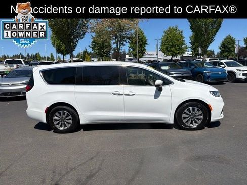 Used 2023 Chrysler Pacifica Touring-L FWD image 5