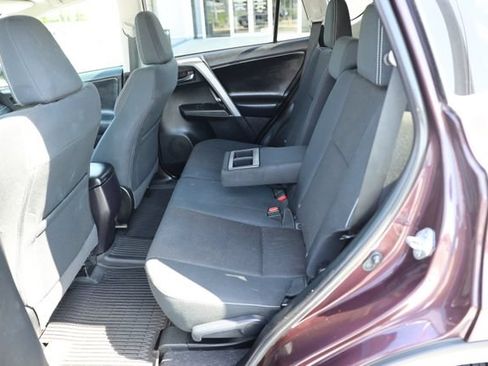 Used 2018 Toyota RAV4 XLE AWD/4WD image 38