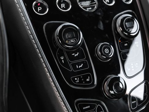 Used 2016 Aston Martin Vanquish Coupe RWD image 23