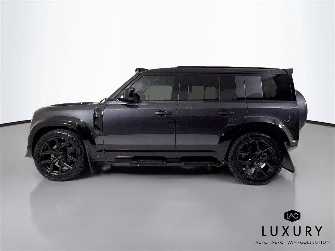 Used 2026 Land Rover Defender 110 X-Dynamic SE AWD/4WD image 9
