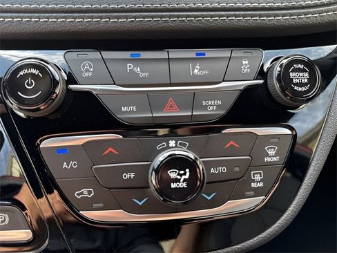 New 2026 Chrysler Pacifica Select image 24