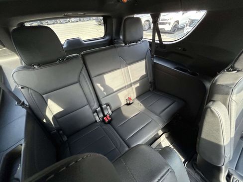 Used 2022 Chevrolet Suburban Z71 w/ Luxury Package image 17