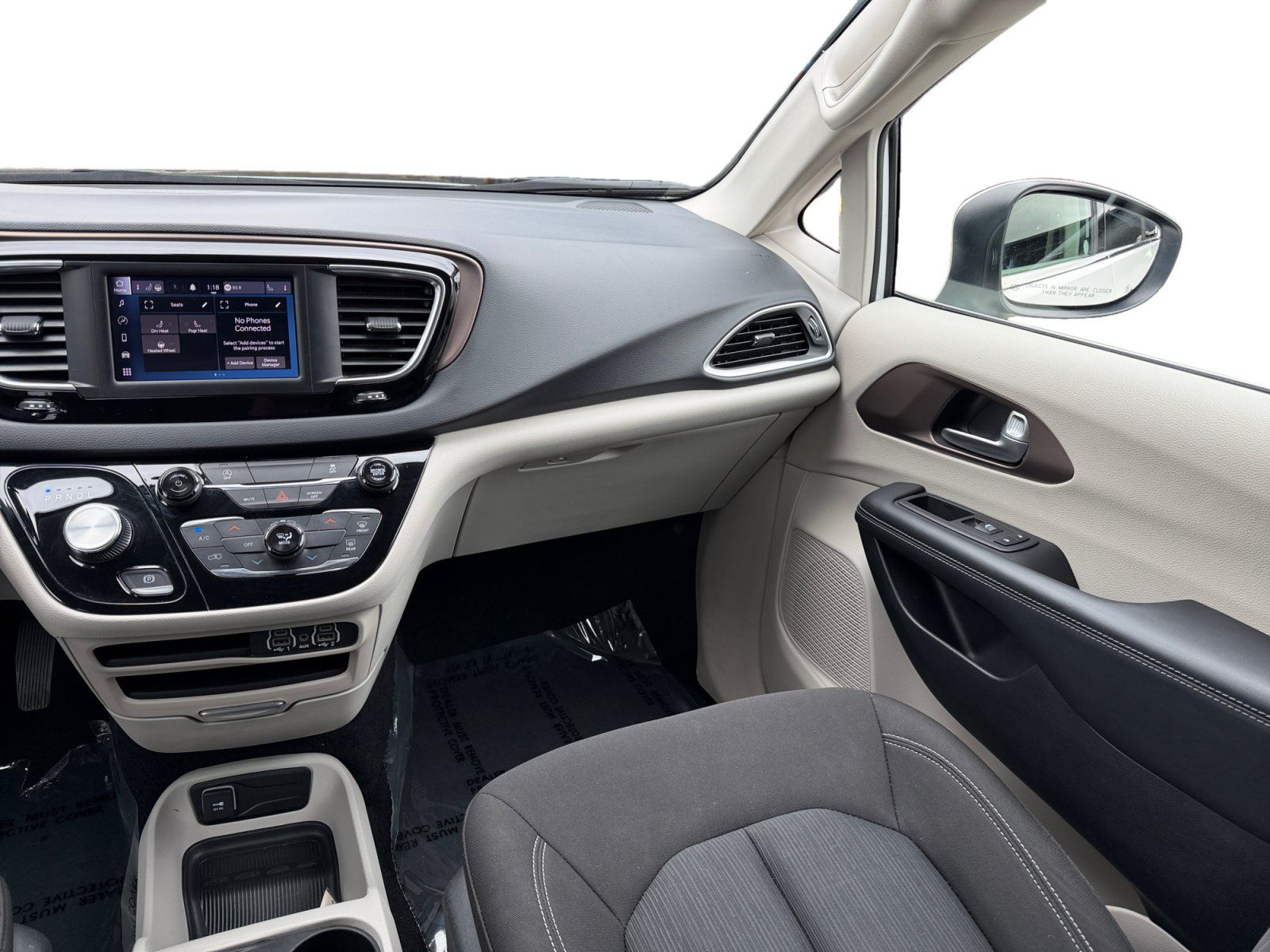 Used 2023 Chrysler Voyager LX FWD image 12