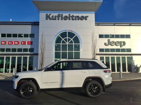 New 2026 Jeep Grand Cherokee Altitude AWD/4WD image 1