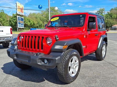 Used 2018 Jeep Wrangler Sport image 3