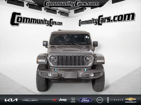 Used 2025 Jeep Wrangler Unlimited Rubicon 4xe w/ Convenience Group image 9