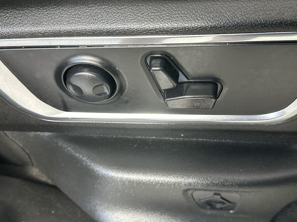 Used 2024 RAM 1500 Laramie AWD/4WD image 23