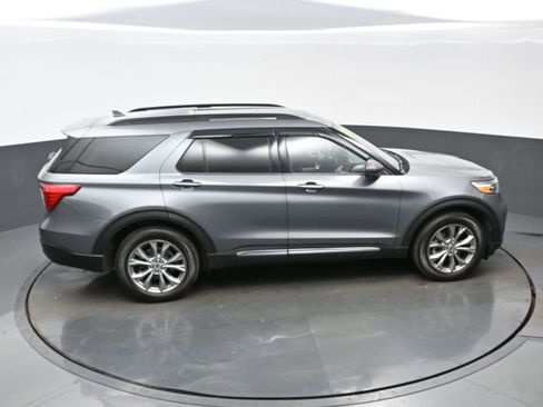 Used 2021 Ford Explorer XLT w/ Equipment Group 202A AWD/4WD image 41