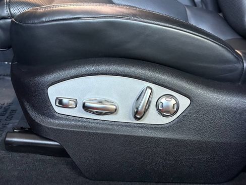 Certified 2023 Porsche Macan S AWD/4WD image 24