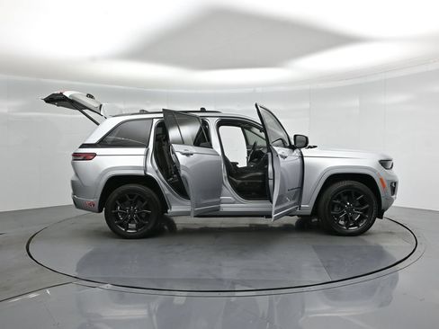 Used 2023 Jeep Grand Cherokee 30th Anniversary AWD/4WD image 5