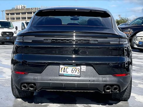 Used 2025 Porsche Cayenne Coupe AWD/4WD image 5