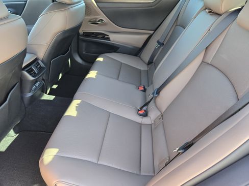 Certified 2025 Lexus ES 350 w/ Premium Package image 42