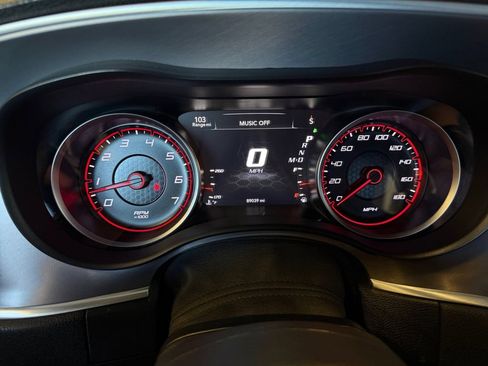 Used 2019 Dodge Charger Scat Pack w/ Dynamics Package RWD image 18