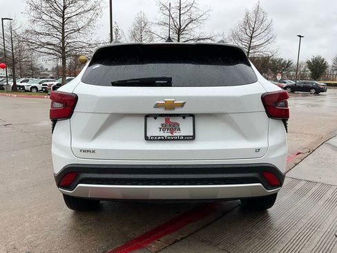 Used 2025 Chevrolet Trax LT image 7