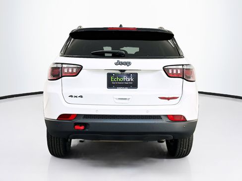 Used 2025 Jeep Compass Trailhawk AWD/4WD image 7