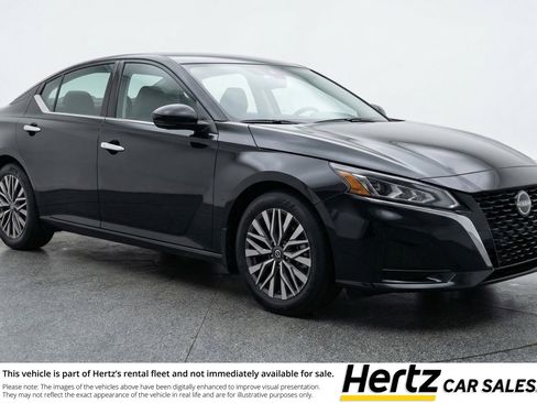 Used 2025 Nissan Altima 2.5 SV image 1