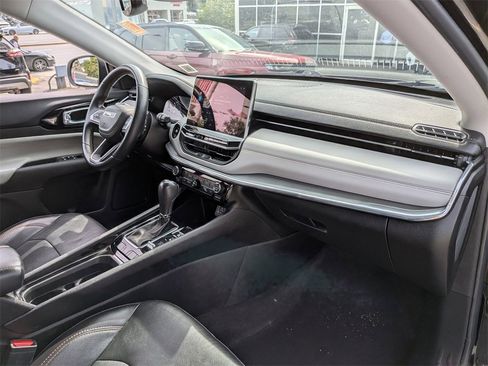 Used 2022 Jeep Compass Limited image 23