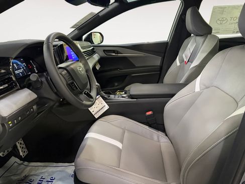 Used 2026 Toyota Camry SE w/ Convenience Package FWD image 15