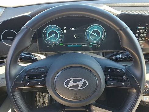 Used 2024 Hyundai Elantra Limited image 22