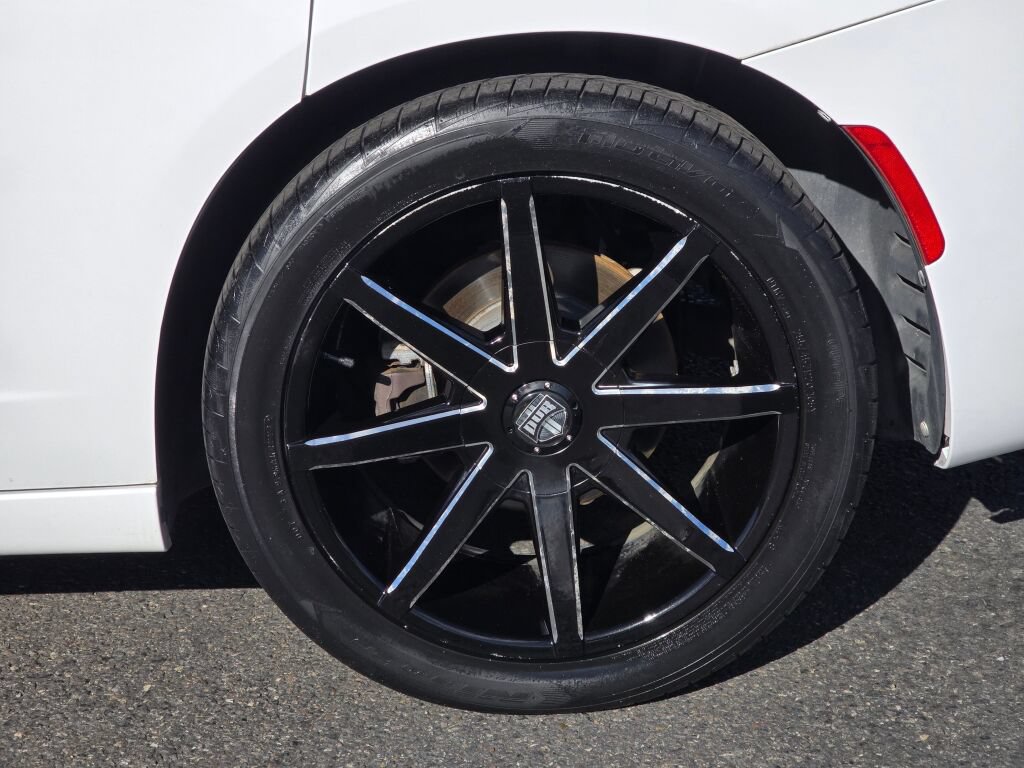 Used 2017 Dodge Charger R/T RWD image 10