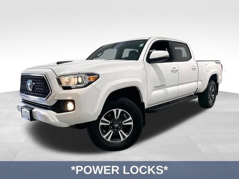 Used 2018 Toyota Tacoma TRD Sport AWD/4WD image 4