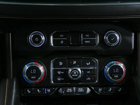 Used 2023 GMC Yukon AT4 w/ AT4 Premium Package AWD/4WD image 21