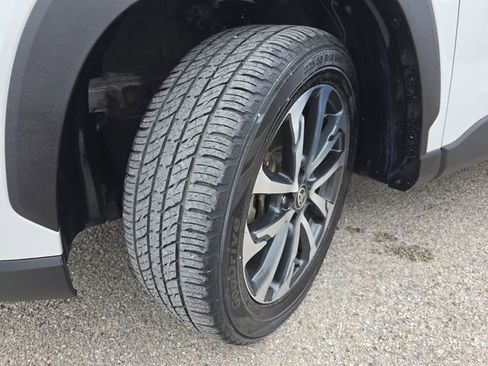 Used 2022 Toyota Corolla Cross XLE image 31