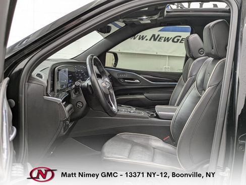 Used 2023 Cadillac Escalade Sport w/ LPO, ONYX Package AWD/4WD image 3